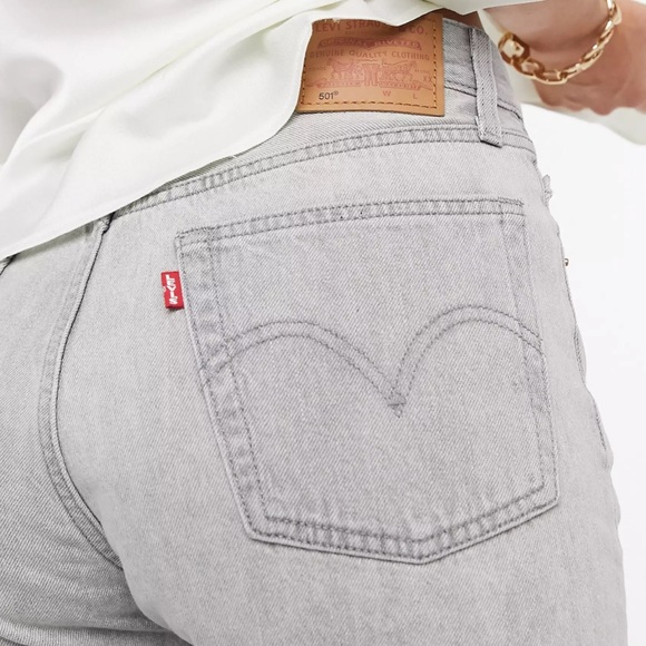 Levi’s Premium 501 Women’s Original Cropped Jean - Picture 4 of 14